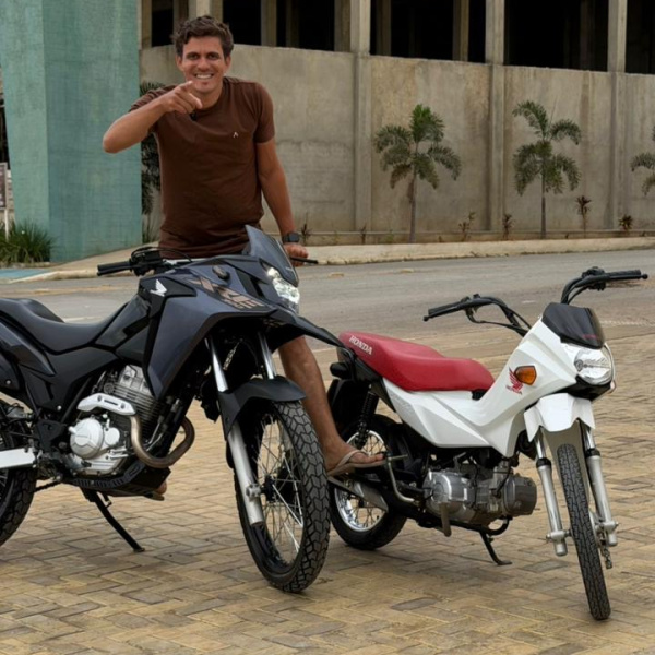 XRE 300 PRETA 